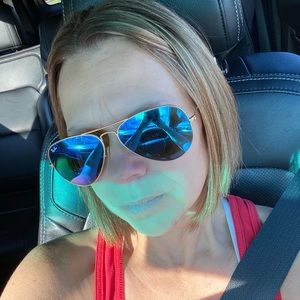 Meet your Posher, Bobbie